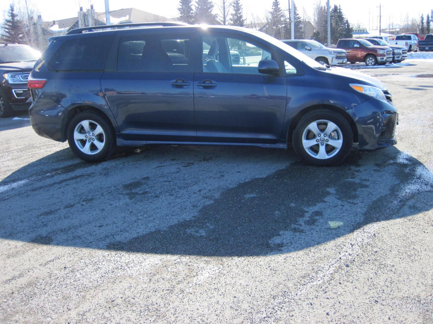 2020 blue /Tan Toyota Sienna LE 8-Passenger (5TDKZ3DC8LS) with an 3.5L V6 EFI DOHC 24V engine, 8A transmission, located at 9530 Old Seward Highway, Anchorage, AK, 99515, (907) 349-3343, 61.134140, -149.865570 - Photo#2